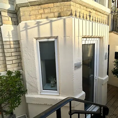 Hillhouse Hideaway Tatil Evi *