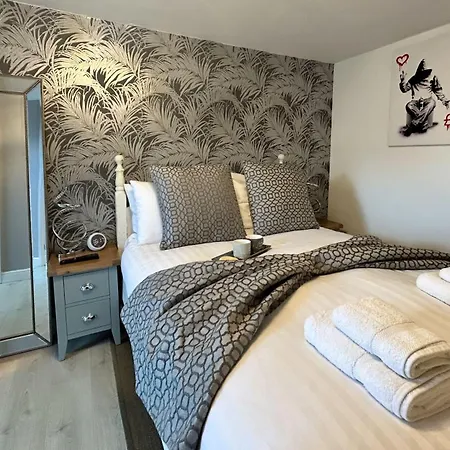 بيت للعطل Hillhouse Hideaway ويتبي